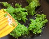 A picture of step 2 of Green peas kheer.