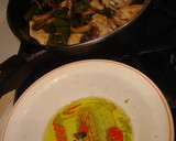 Foto del paso 7 de la receta: Pechuga revuelta con pimientos verdes y champiñones