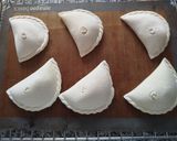 Foto del paso 3 de la receta Empanadas rellenas de bacón y queso conté al horno