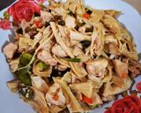 Foto langkah ke 8 dari resep Tumis Ayam Kulit Tahu Pedas.