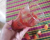 Foto langkah ke 4 dari resep Korean Strawberry Milk.