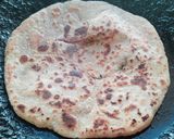 A picture of step 3 of Soya Paratha.