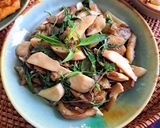 A picture of step 6 of Eggplant and King Oyster Mushrooms Stir-Fried with Basil.