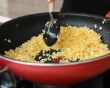 Foto langkah ke 4 dari resep Nasi Goreng Telur (Golden Fried Rice) Devina Hermawan.