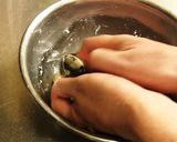 A picture of step 3 of Asari Shio Ramen (Clam Salt Ramen).