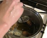 A picture of step 5 of Asari Shio Ramen (Clam Salt Ramen).