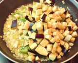 Foto del paso 5 de la receta Tortilla de berenjena, jamón y trigueros