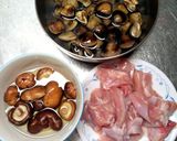 ~香菇蛤蜊雞肉湯~餐桌上的晚餐的食譜步驟1照片