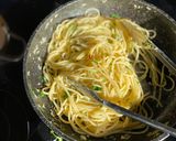 A picture of step 4 of 🍝 Pasta Aglio, Olio e Peperoncino.