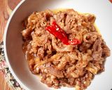 Foto langkah ke 3 dari resep Tumis Daging ala Beef Bowl Yoshinoya dan acar ala Hokben.