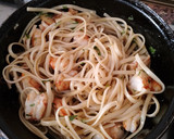 Foto del paso 4 de la receta: Tallarines con gambas al ajillo