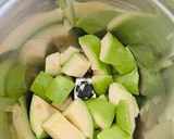 A picture of step 2 of Avocado Milkshake.