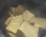 Foto del paso 5 de la receta: Raviolones caseros de verdura y ricota con salsa rosa