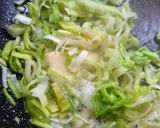 Foto del paso 3 de la receta: Salmonetes en salsa de puerros y almendras