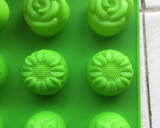 Foto del paso 14 de la receta: Gelatina combinada Fresa y Limón con Centro de Fresa y Crema de Avellanas