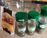 Ketchupos zöldfűszeres csirkemell, spagetti tésztával recept fázis 2 fotója