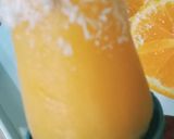 A picture of step 3 of Orange Ice lolly.