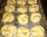 A picture of step 6 of Garlic and herbs knotted rolls.