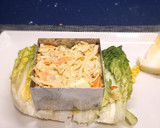 Foto del paso 9 de la receta: Timbal de salmón sobre lechuga baby