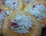 Foto langkah ke 8 dari resep Pizza Mini.