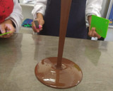 Foto del paso 5 de la receta: Bombones de chocolate oscuro con relleno de maracuyá y mezcal