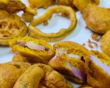 A picture of step 3 of Bhajiyas.