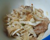 รูปขั้นตอนการทำที่ 5 ของ ผัดมันแกวทวิเห็ด Yam bean fried with 2 types of mushrooms