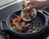 Foto del paso 7 de la receta: Pollo guisado con boletus y trufa