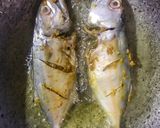 Foto langkah ke 3 dari resep Kembung Goreng Bumbu Kuning.