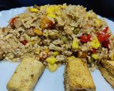 A picture of step 8 of Thai style fried rice with vegetables and tofu.