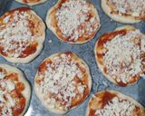 A picture of step 4 of Chicken tikka pizza.