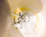Hình bước làm 4 của món Bông lan trứng muối