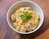 A picture of step 7 of Oyako-don (Chicken and Egg Rice Bowl).