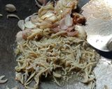 Foto langkah ke 5 dari resep Tumis Daun Singkong Teri Pedas.