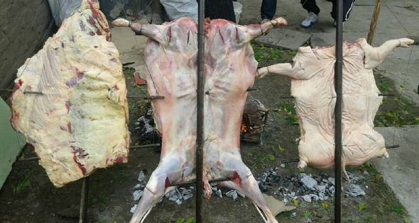 Como hacer Cordero Asado Y Lechón A La Estaca | Cocinar en casa