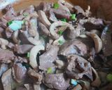 Hình bước làm 3 của món Tim cật xào hành