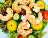 Hình bước làm 3 của món Salad Bơ Tôm Áp Chảo