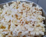Foto langkah ke 3 dari resep Popcorn simple.