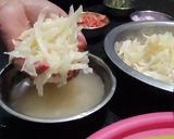 उडीद डाळ, बटाटे, गाजर पकोडे (Urid Dal Batata Gajar Pakode Recipe In Marathi) रेसिपी स्टेप 4 फोटो 