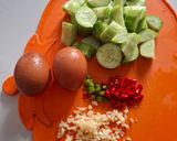 Foto langkah ke 1 dari resep Sayur Bening Timun.