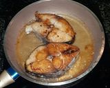 Hình bước làm 1 của món Cá thu kho cà chua