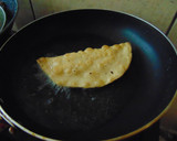 Foto del paso 6 de la receta: Cómete a México no a su gente(quesadillas fritas o empanadas)