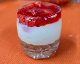 A picture of step 6 of Strawberry Yoghurt Cheesecake Cups.
