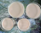 Hình bước làm 2 của món Pudding kem sữa hoa anh đào muối