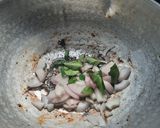 A picture of step 4 of Eggplant mint gothsu/curry.
