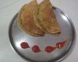 A picture of step 5 of Hari moong dal chila.
