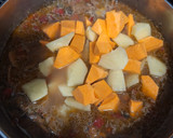Foto del paso 4 de la receta: Estofado de ternera con robellones, patata y boniato