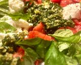 Une image de l'étape 2 de Tomates Mozzarella et Pesto.