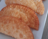 Foto del paso 4 de la receta: Empanada de mechada, cebolla caramelizada y queso azul
