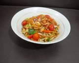 Foto langkah ke 7 dari resep Mie Goreng Udang Bakso Homemade ala Jesslyn Orlane 🍜🔥.